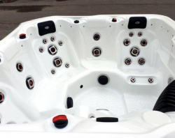 Гидромассажный спа-бассейн JNJ Spas Hurricane Westeros SPA-631
